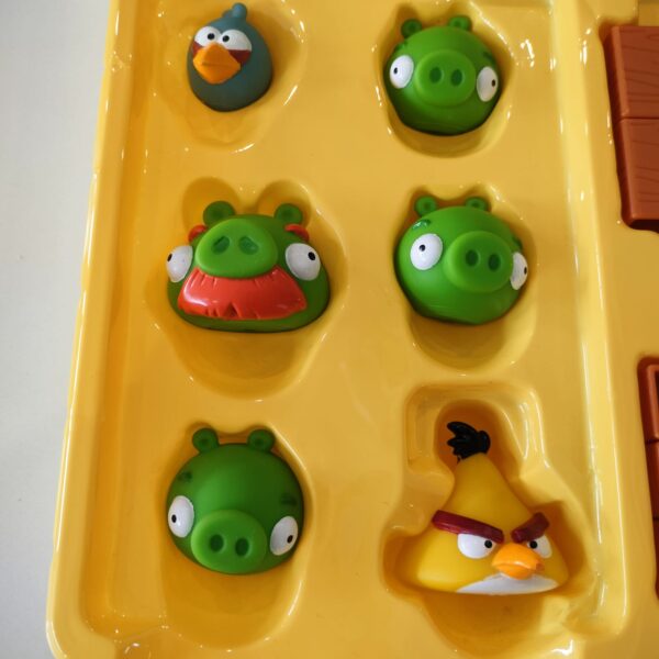 Mattel Angry Birds Mega Smash Board Game - Contents